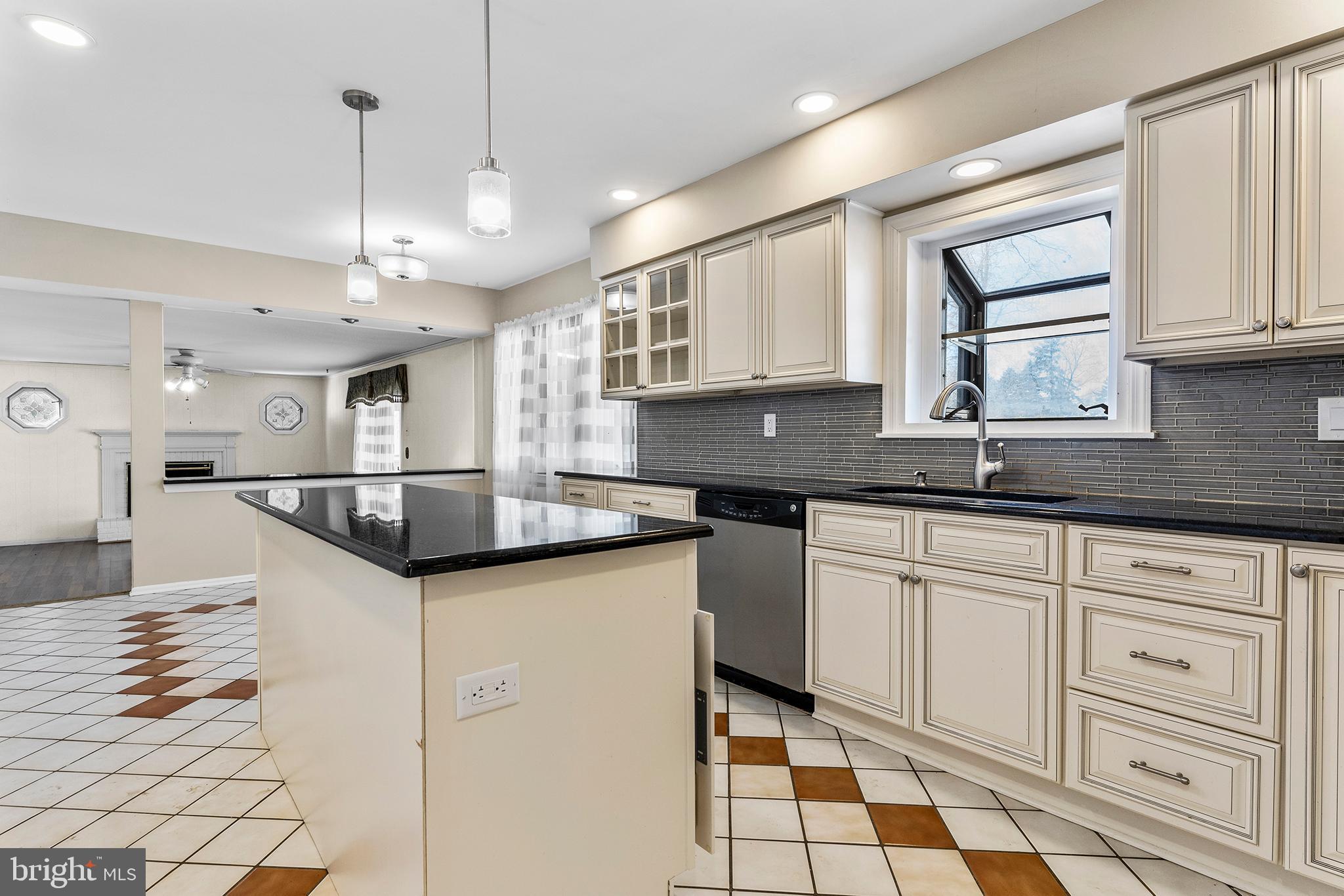 916 Edinburg Road Hamilton, NJ 08690 - Photo 8 of 28