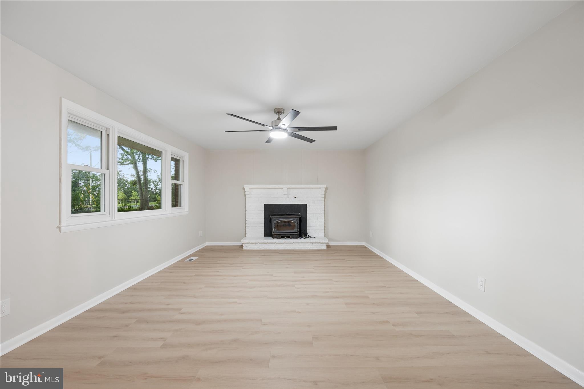 7052 Linganore Road Frederick, MD 21701 - Photo 8 of 76 Living Room