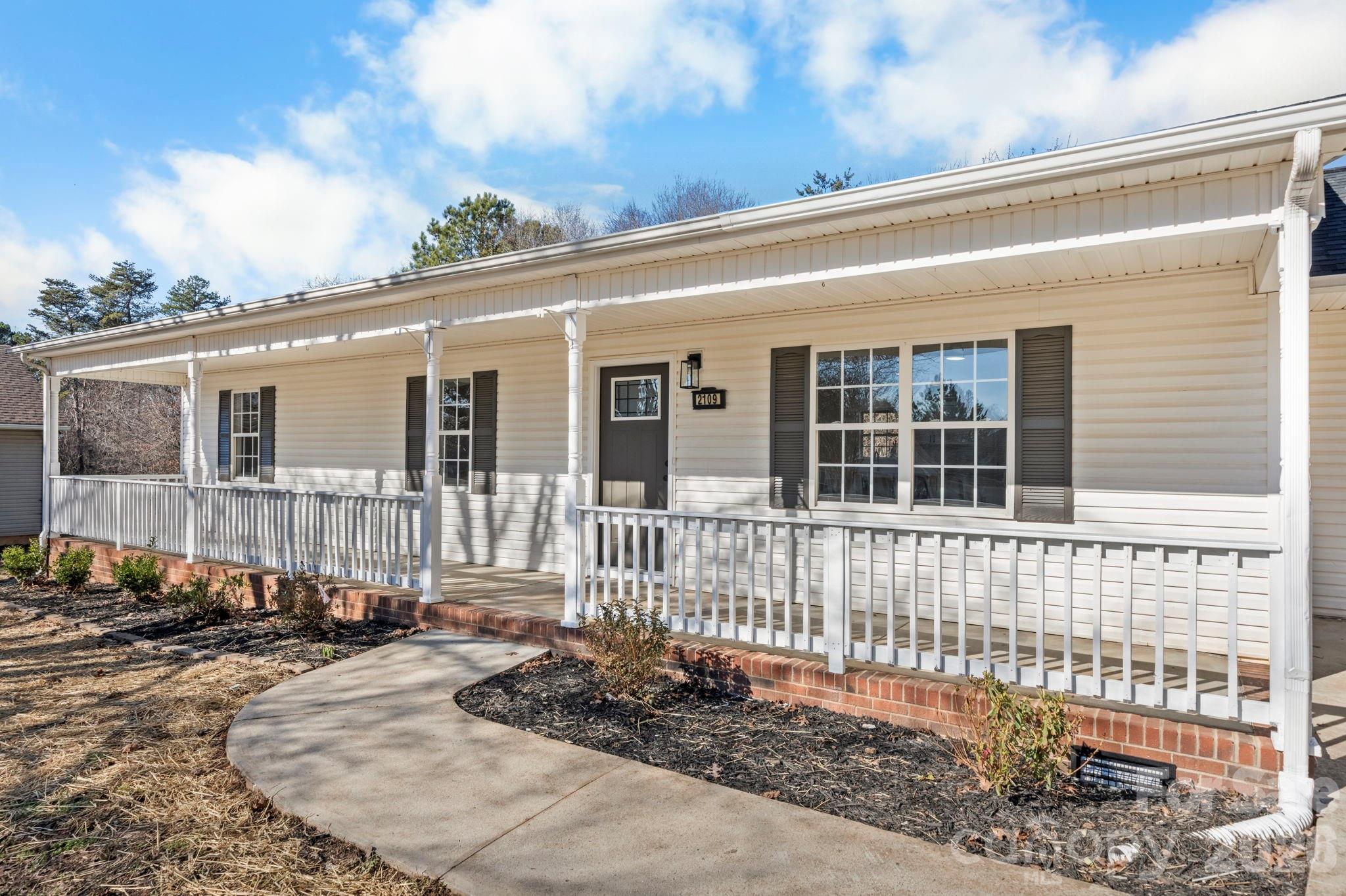2109 Kyle Court Southeast Conover, NC 28613 - Photo 2 of 31