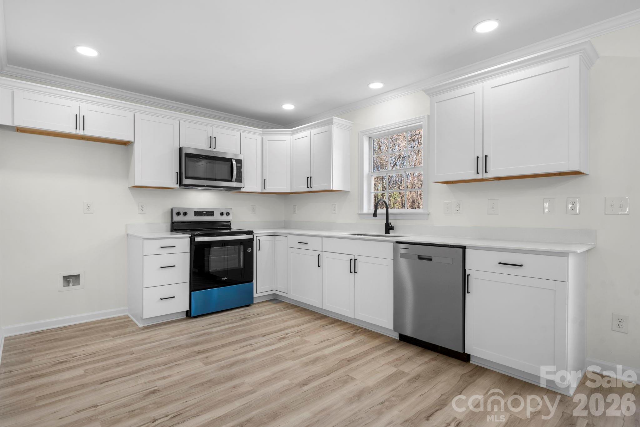 2109 Kyle Court Southeast Conover, NC 28613 - Photo 6 of 31