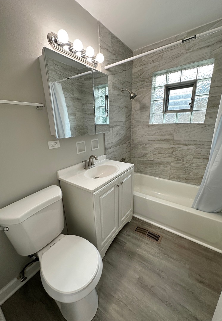 1719 East Roosevelt Road, Unit 4 Wheaton, IL 60187 - Photo 14 of 23 Gallery Image 14