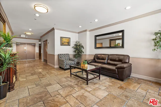 $749,000 | 7100 Alvern Street, Unit 404, Los Angeles, CA 90045