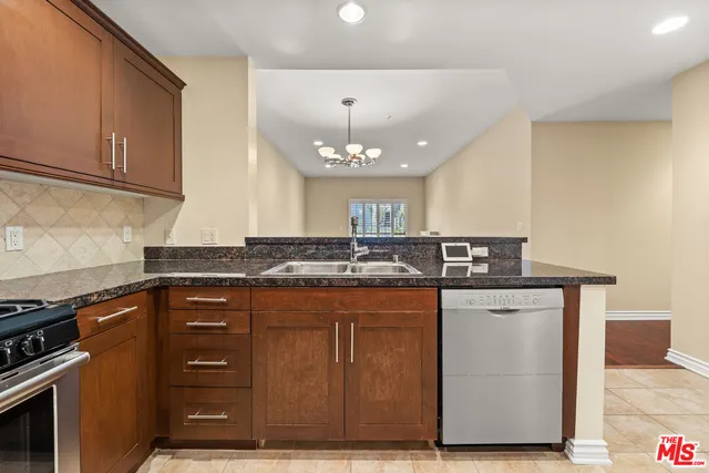 $749,000 | 7100 Alvern Street, Unit 404, Los Angeles, CA 90045