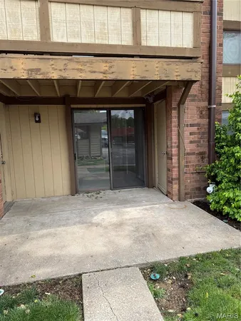 $129,000 | 9 Fairways Circle, Unit A, St. Charles, MO 63303