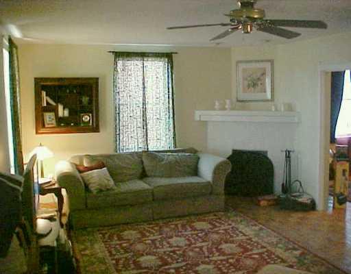 111 Delafield Road Aspinwall, PA 15215 - Photo 2 of 8 Living Room.