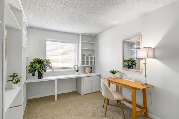 a view of livingroom with furniture