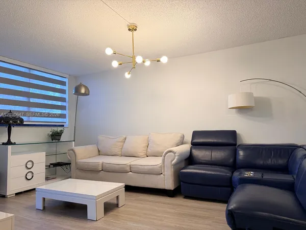 $2,200 | 9420 West Flagler Street, Unit 309, Miami, FL 33174