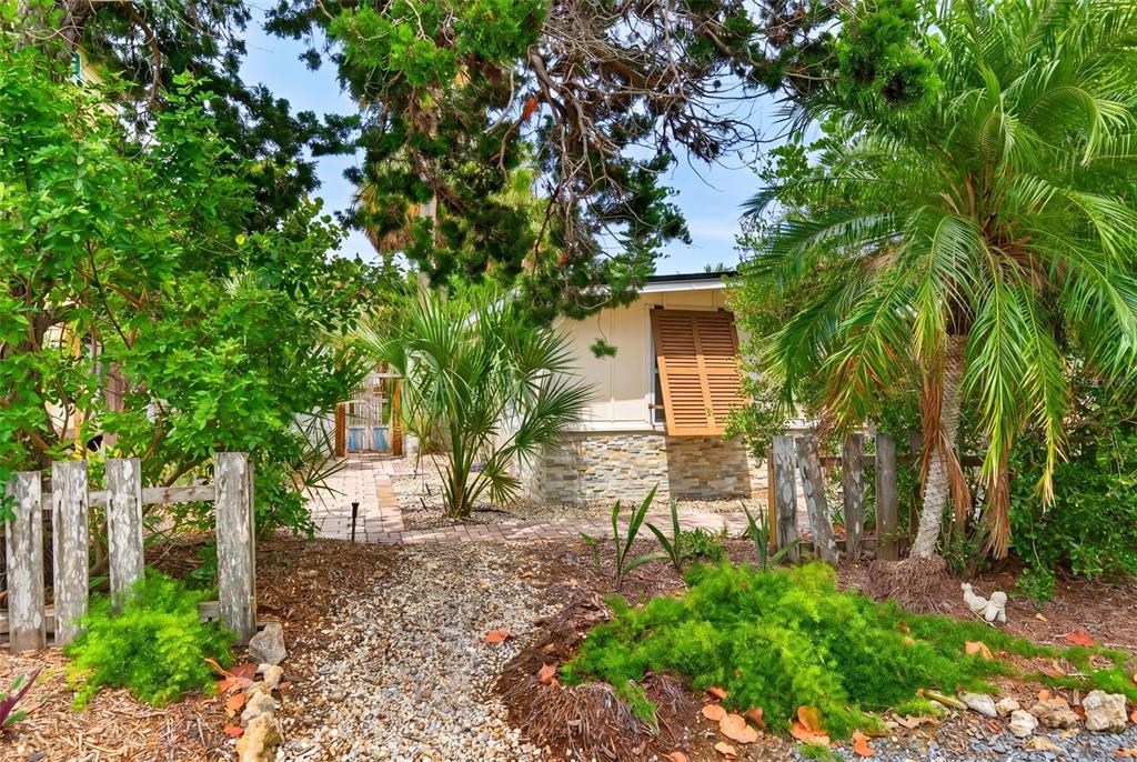 660 Linley Street Longboat Key, FL 34228 - Photo 5 of 64