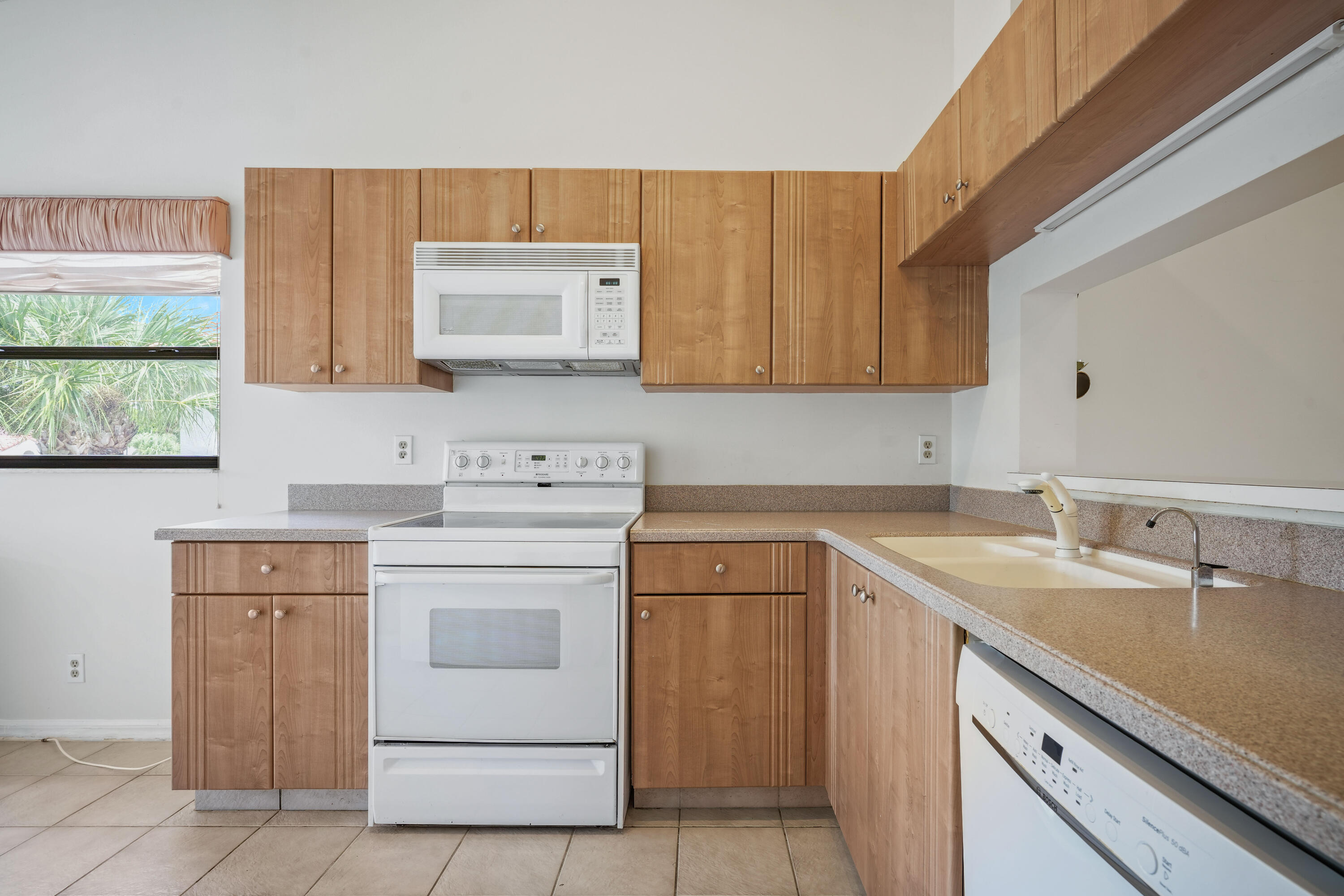 10910 Lakemore Lane, Unit 201 Boca Raton, FL 33498 - Photo 11 of 67