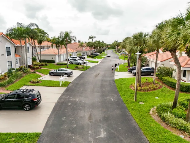 $2,500 | 10910 Lakemore Lane, Unit 201, Boca Raton, FL 33498