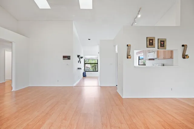 $2,500 | 10910 Lakemore Lane, Unit 201, Boca Raton, FL 33498