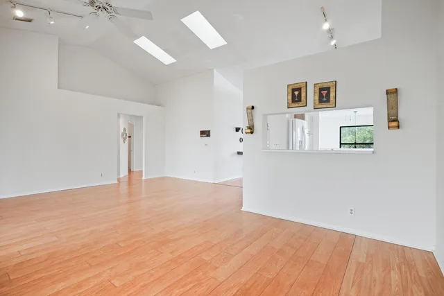 $2,500 | 10910 Lakemore Lane, Unit 201, Boca Raton, FL 33498