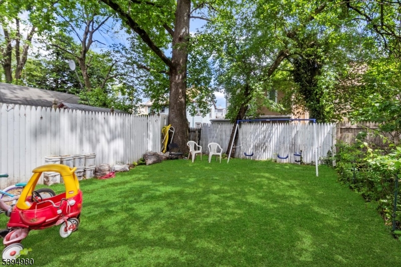 636 Elizabeth Street Beverly, NJ 08010 - Photo 4 of 15 a view of lush green space