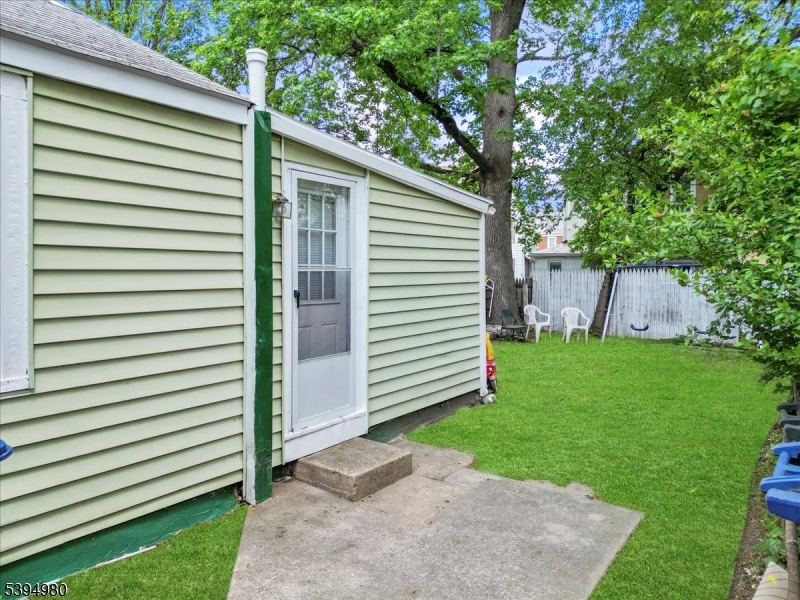 636 Elizabeth Street Beverly, NJ 08010 - Photo 5 of 15 a view of a back yard of the house