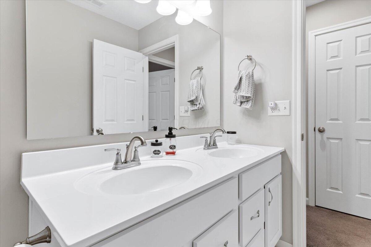 4913 Amber Crossing Road Columbus, OH 43232 - Photo 18 of 23 23-Bath
