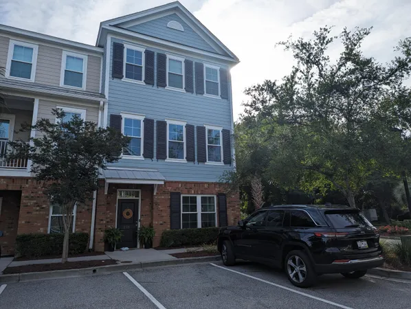$4,950 | 656 Coleman Boulevard, Unit 201, Mount Pleasant, SC 29464