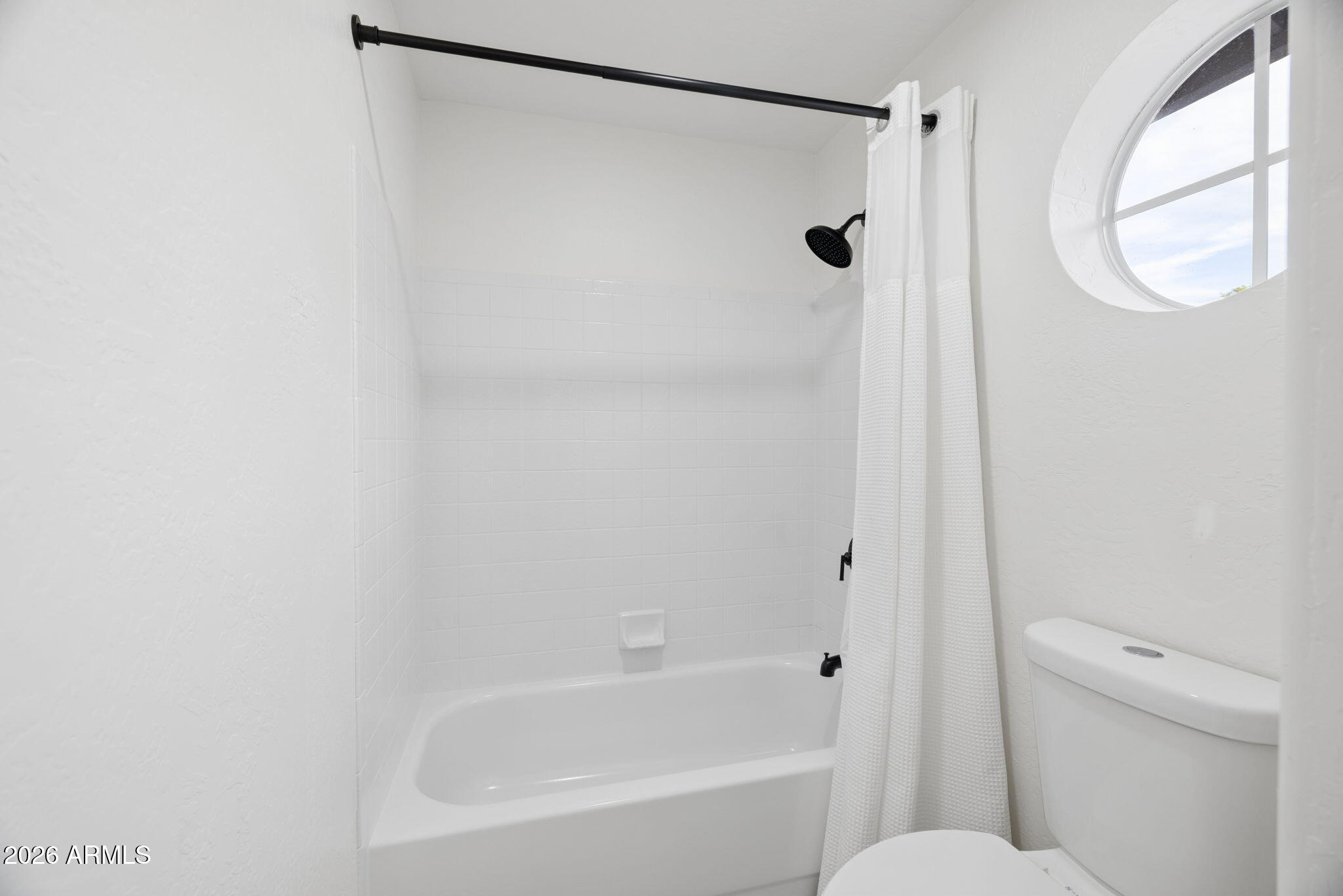 16409 South 33rd Street Phoenix, AZ 85048 - Photo 42 of 61 a bathroom with a bathtub and a shower