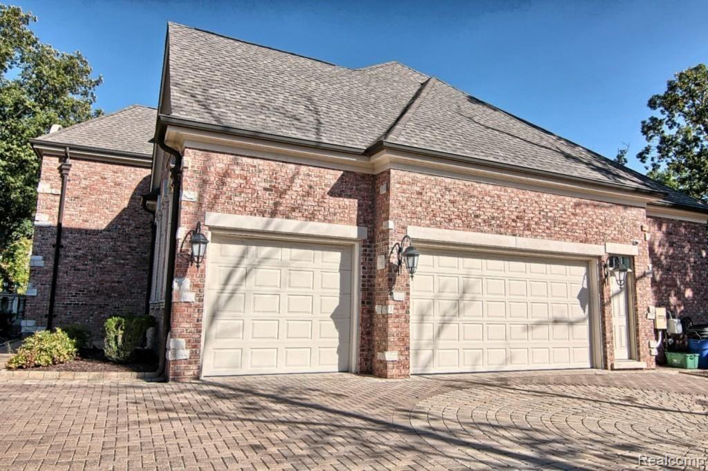 2615 Heights View Court Rochester, MI 48306 - Photo 29 of 36 3_Car_Garage.jpg