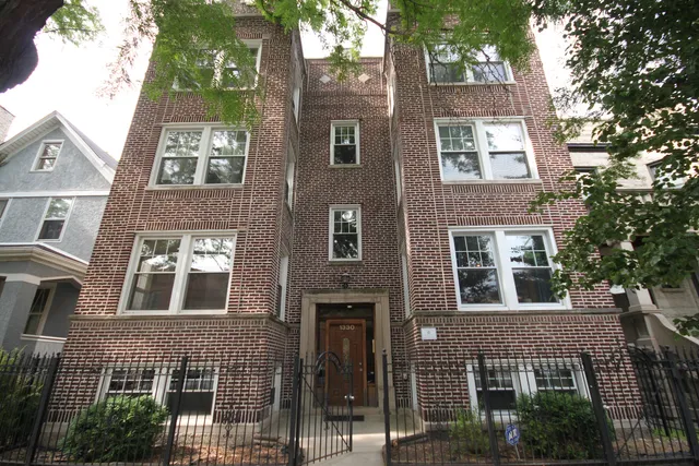 $2,799 | 1330 West Argyle Street, Unit 3E, Chicago, IL 60640