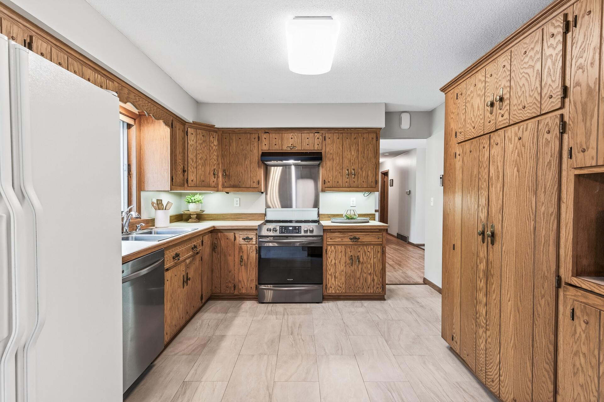 10019 Morris Road Bloomington, MN 55437 - Photo 6 of 28 Gallery Image 6