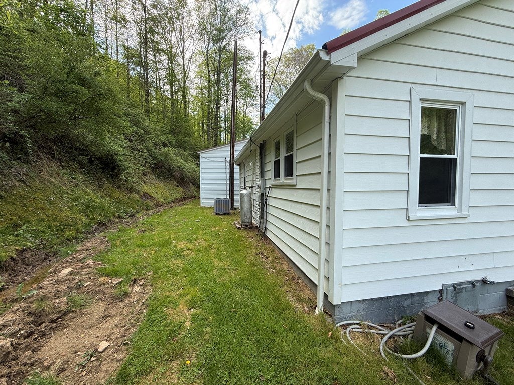 1762 Wds Frk Road Grundy, VA 24614 - Photo 29 of 39 Gallery Image 29