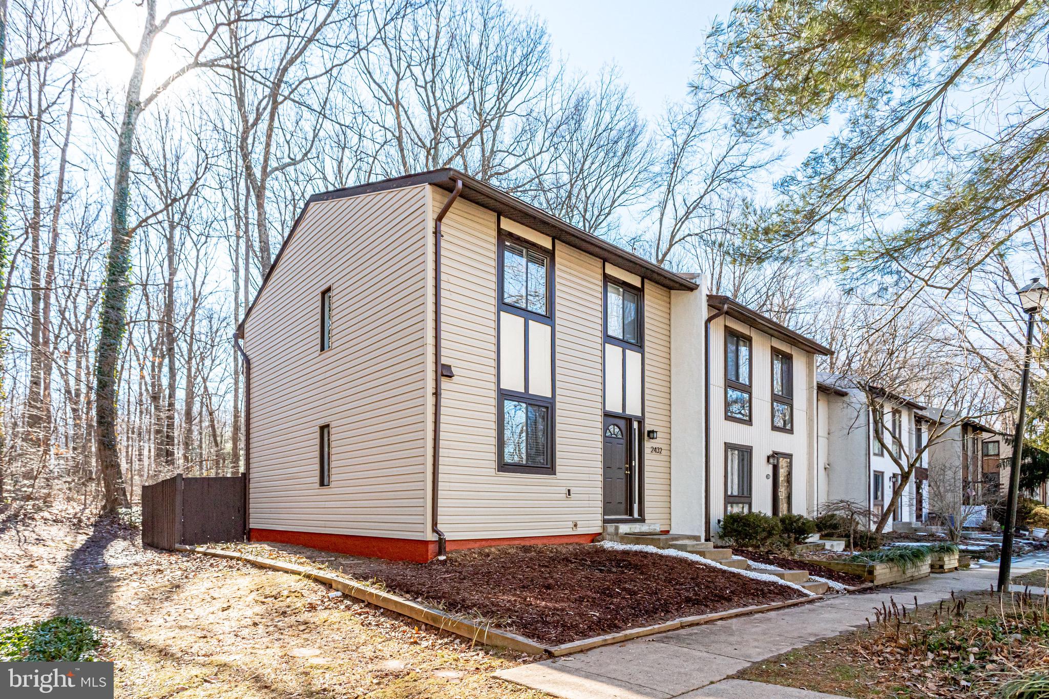 2432 Cloudcroft Square Reston, VA 20191 - Photo 4 of 44 Gallery Image 4