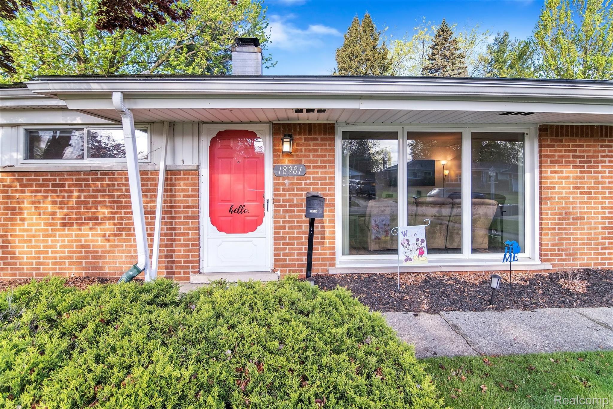 18981 Norwich Road Livonia, MI 48152 - Photo 2 of 35 05-18981 Norwich Rd-Windowstill-Real-Estate-Photography-5.jpg