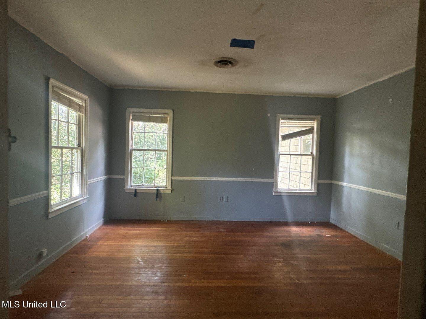 706 Colonial Circle Jackson, MS 39211 - Photo 13 of 19 49-Oct 01 2024 01_42pm-LMGh