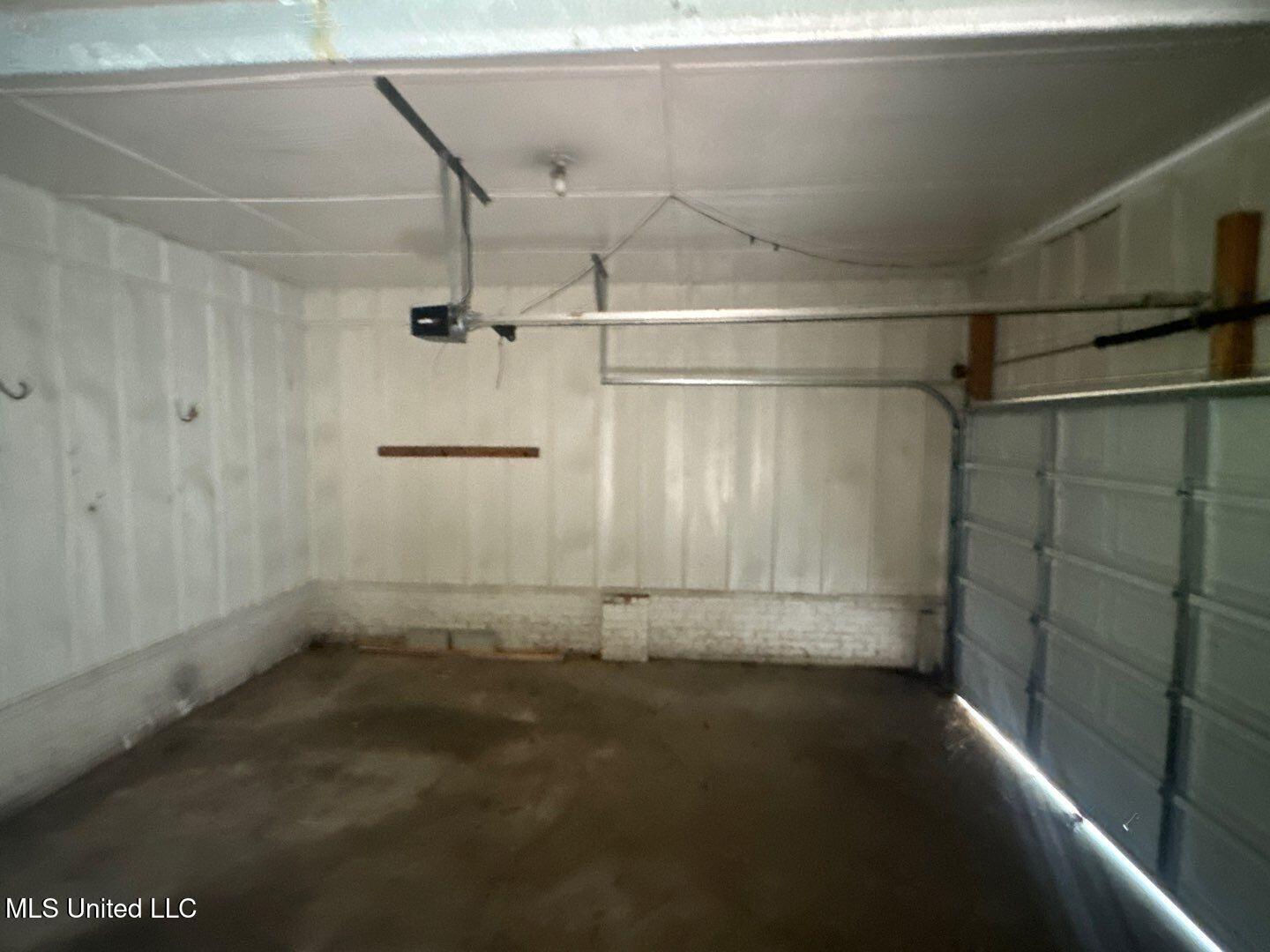 706 Colonial Circle Jackson, MS 39211 - Photo 16 of 19 59-Oct 01 2024 01_43pm-NC6s
