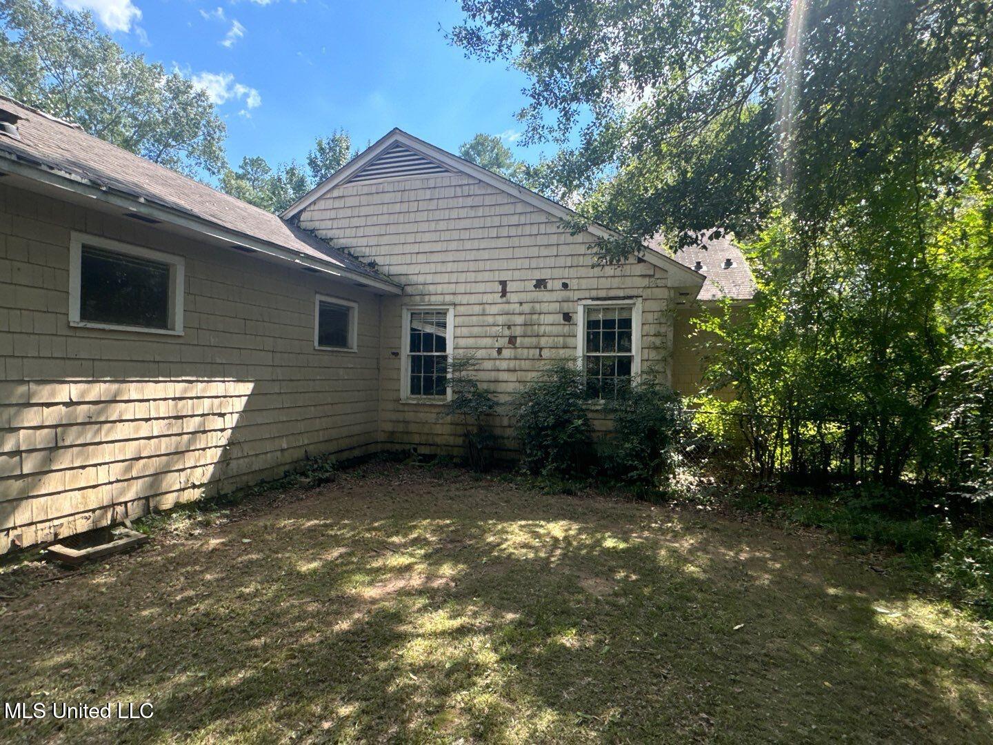 706 Colonial Circle Jackson, MS 39211 - Photo 18 of 19 70-Oct 01 2024 01_44pm-sZP3