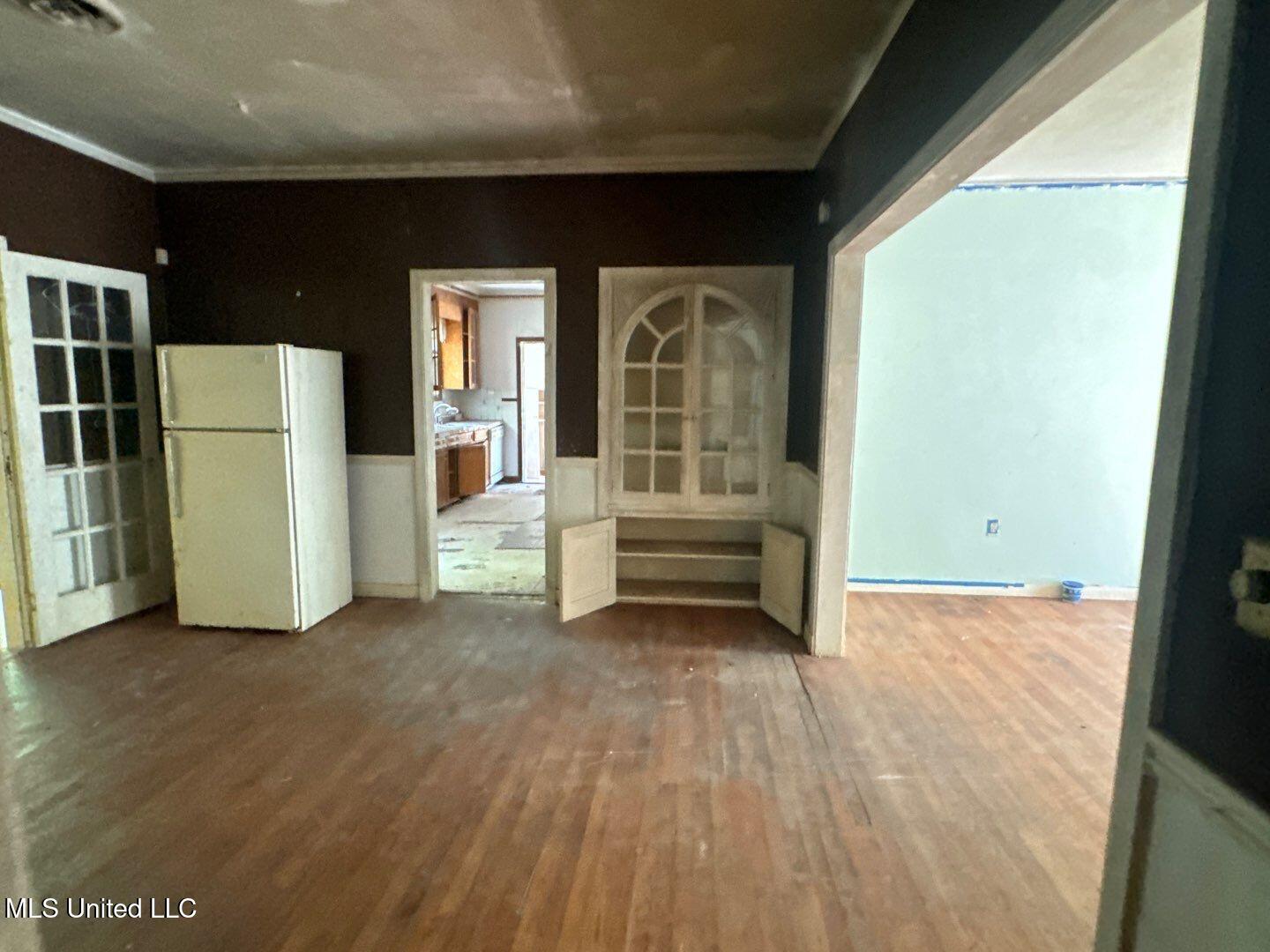 706 Colonial Circle Jackson, MS 39211 - Photo 3 of 19 51-Oct 01 2024 01_42pm-w91F