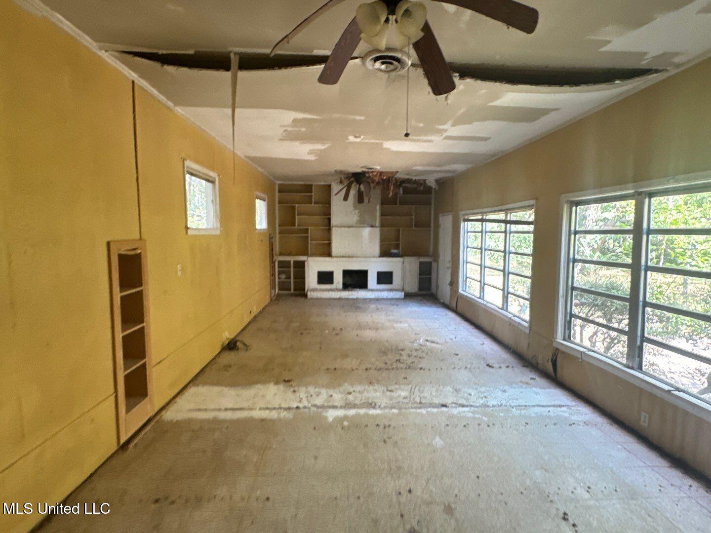 706 Colonial Circle Jackson, MS 39211 - Photo 6 of 19 52-Oct 01 2024 01_43pm-6jjd