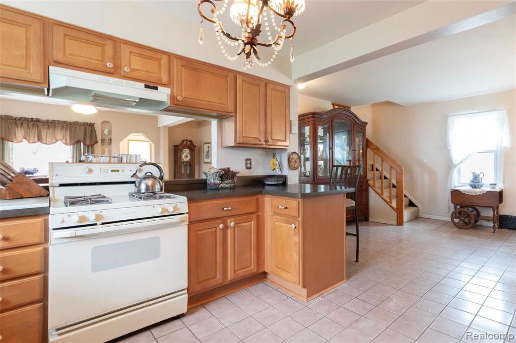 10633 Stark Road Livonia, MI 48150 - Photo 12 of 37