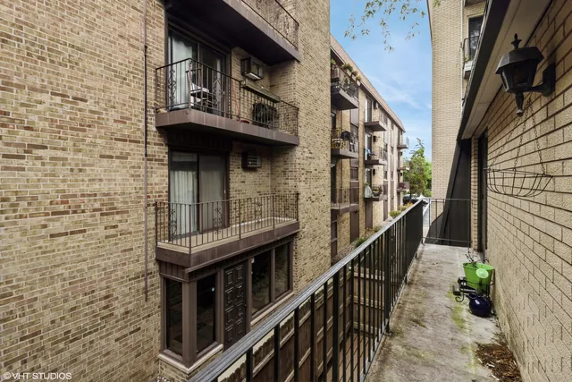 $225,000 | 6229 North Niagara Avenue, Unit 209, Chicago, IL 60631