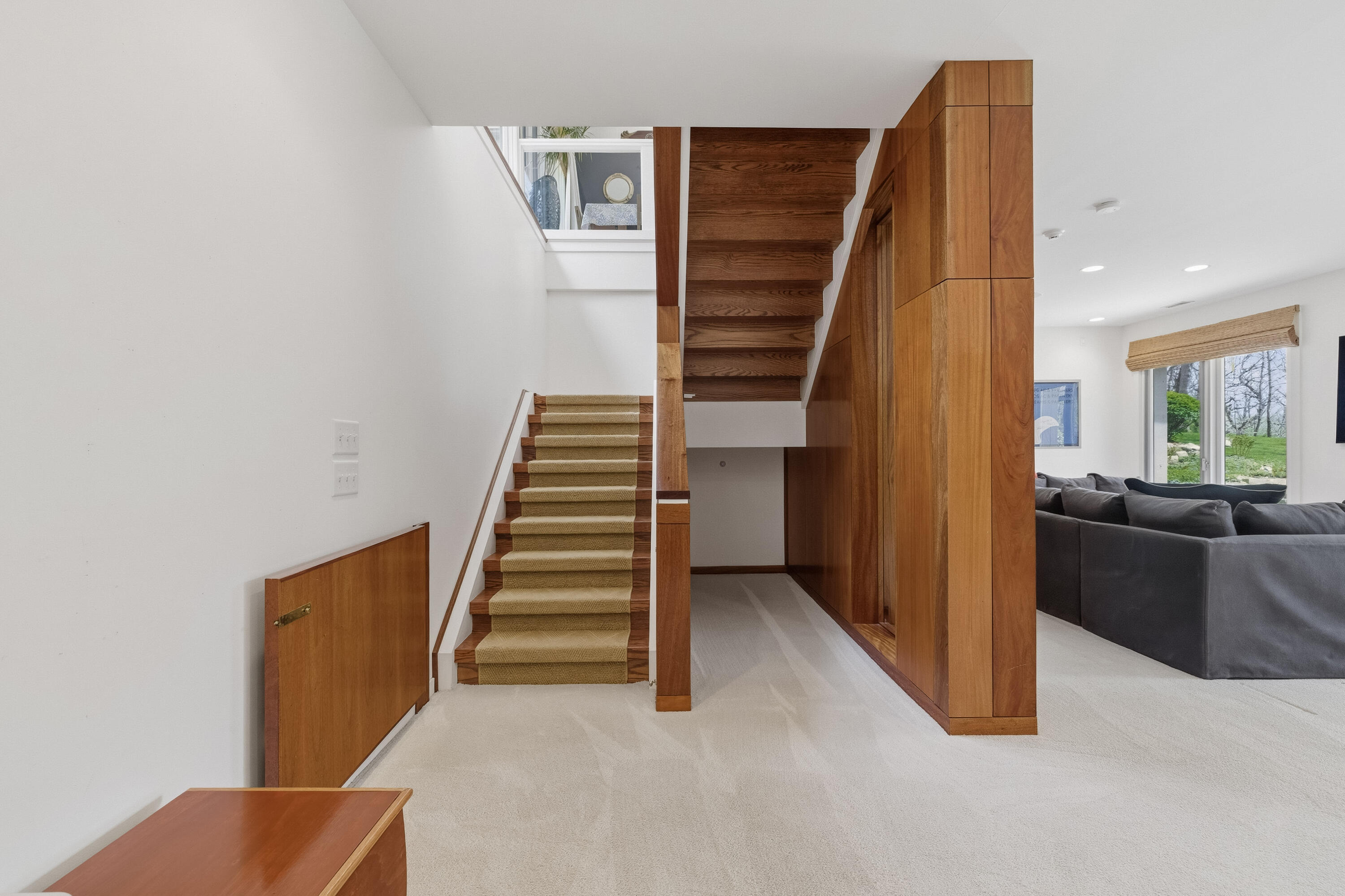 5611 Oak Bluffs Road Fontana, WI 53125 - Photo 23 of 43 Stairway