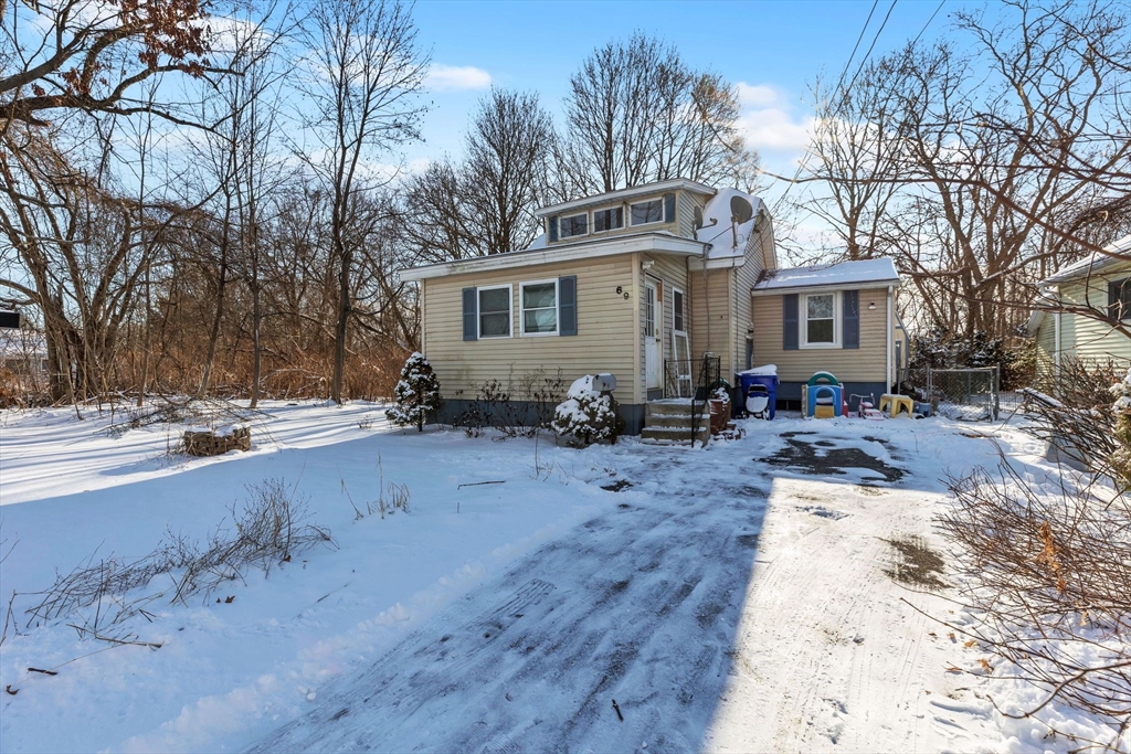 69 Silas Street Springfield, MA 01109 - Photo 3 of 36