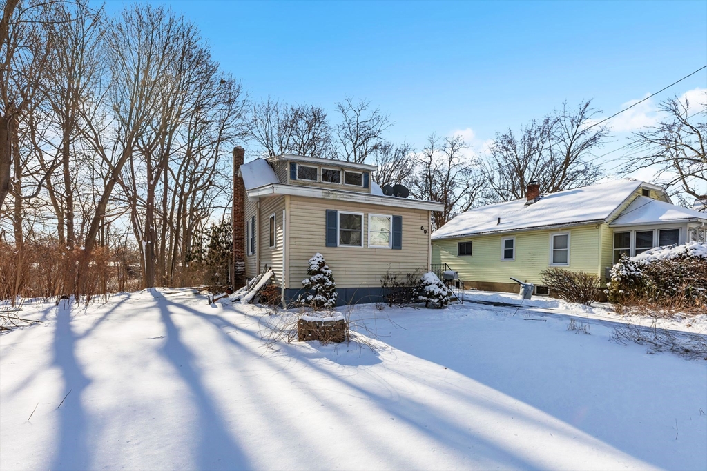 69 Silas Street Springfield, MA 01109 - Photo 4 of 36