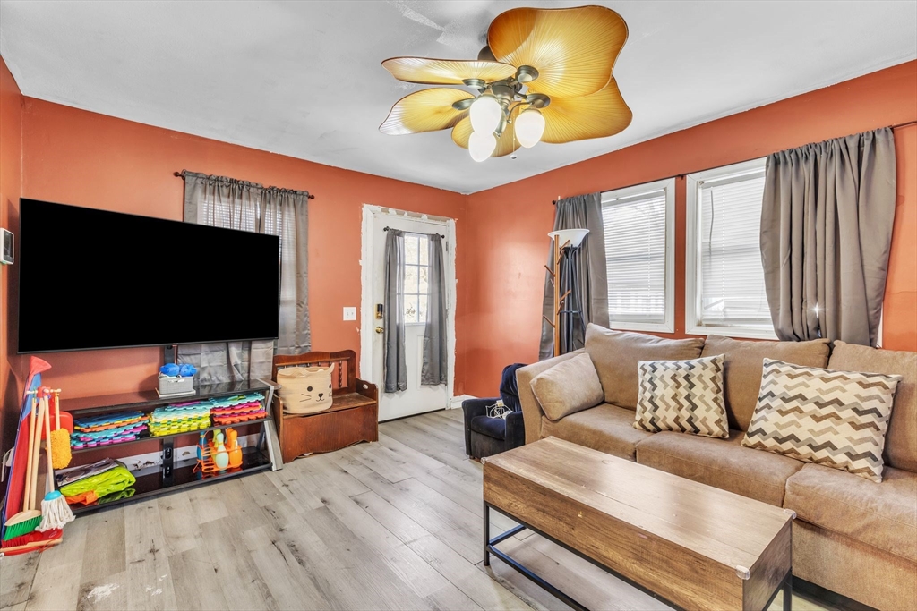 69 Silas Street Springfield, MA 01109 - Photo 8 of 36