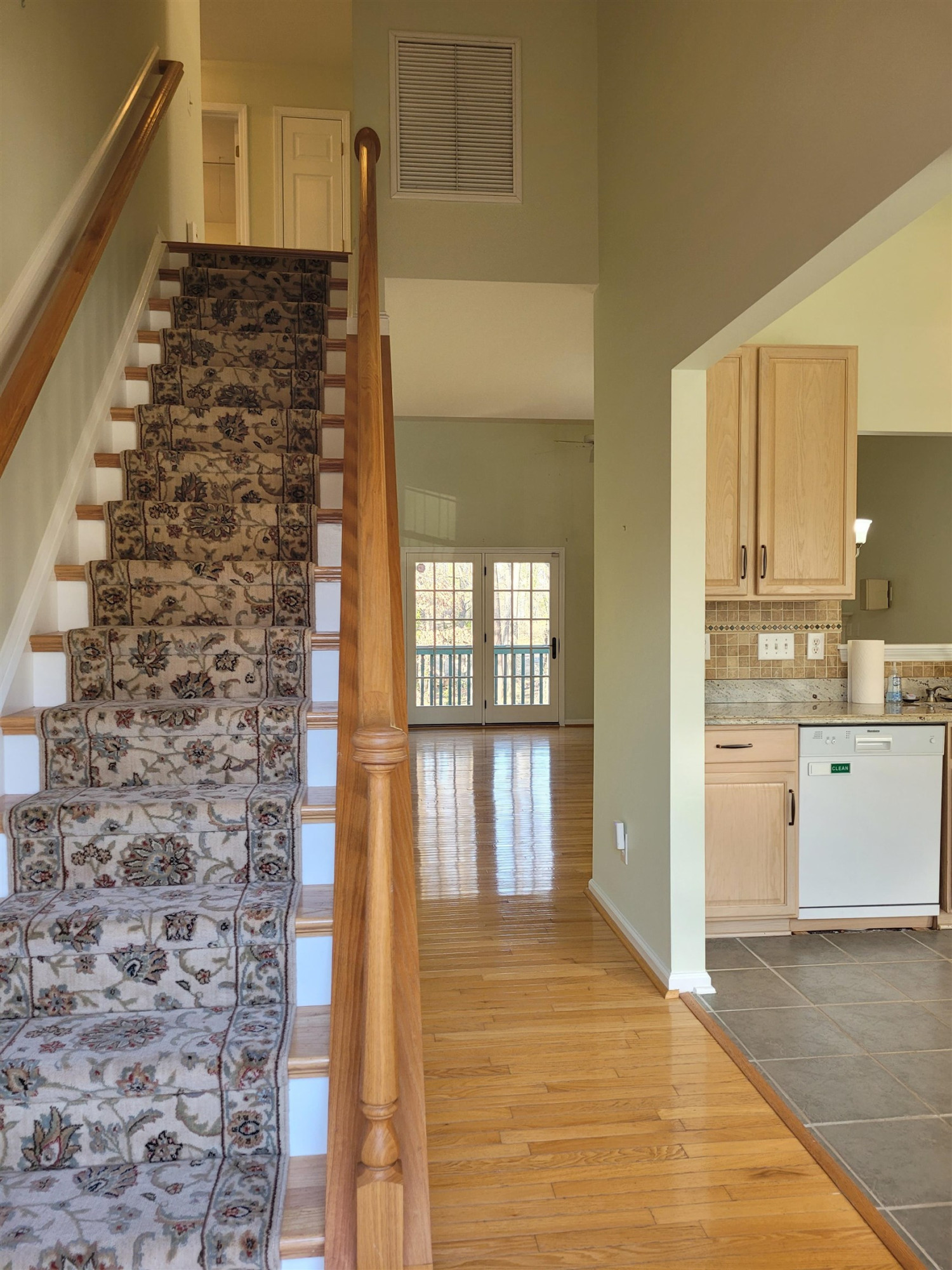 7 Calaveras Court Durham, NC 27713 - Photo 5 of 30 a bathroom with a bathtub