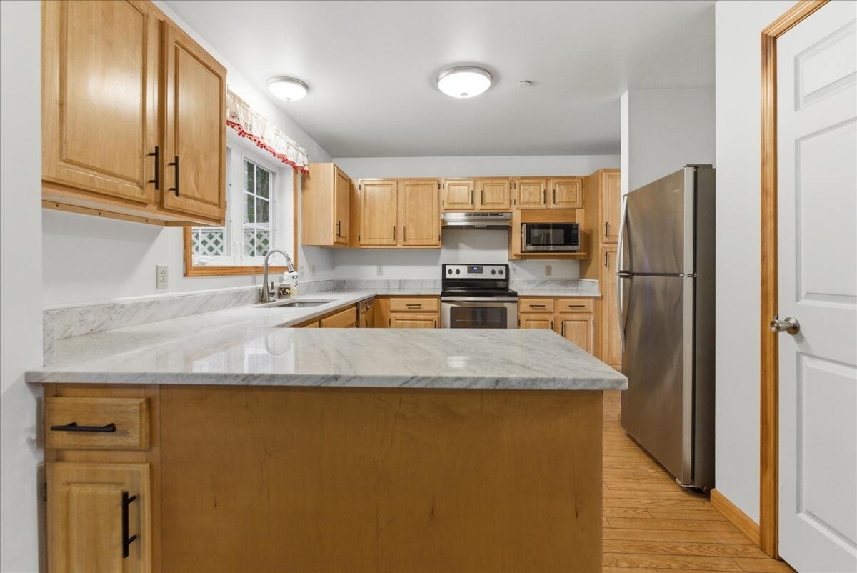 18 Beaver Pond Road, Unit 18 Brunswick, ME 04011 - Photo 18 of 62 18-interior_kitchen-2