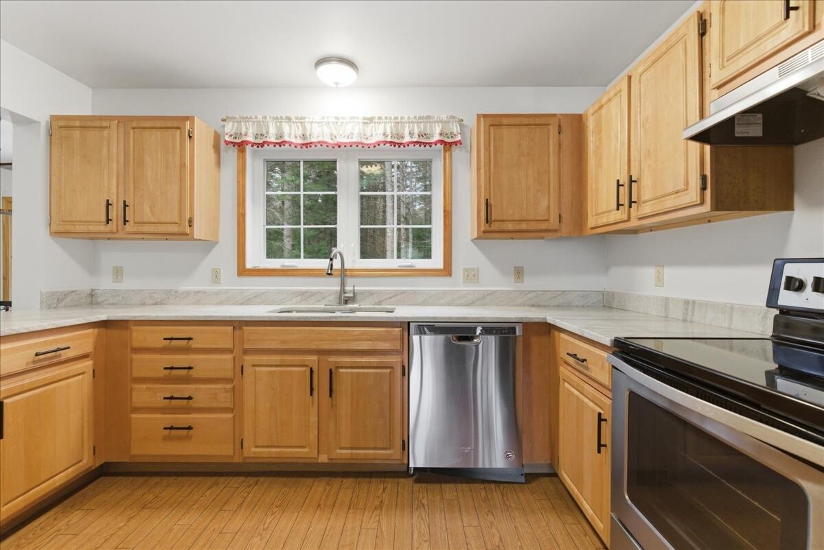 18 Beaver Pond Road, Unit 18 Brunswick, ME 04011 - Photo 19 of 62 19-interior_kitchen-3