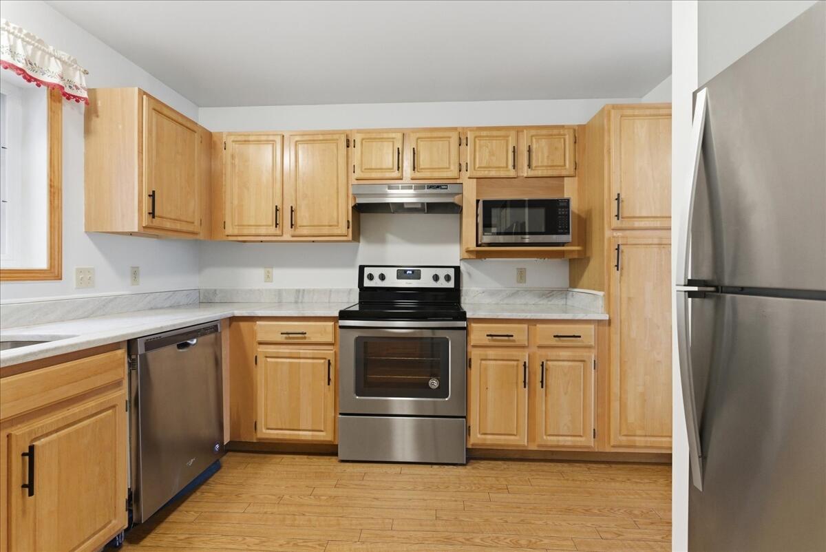 18 Beaver Pond Road, Unit 18 Brunswick, ME 04011 - Photo 21 of 62 21-interior_kitchen-5