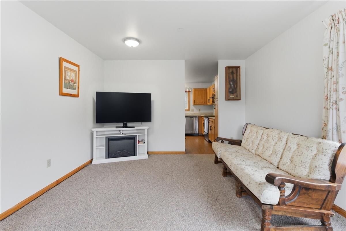 18 Beaver Pond Road, Unit 18 Brunswick, ME 04011 - Photo 25 of 62 25-interior_living_room-2