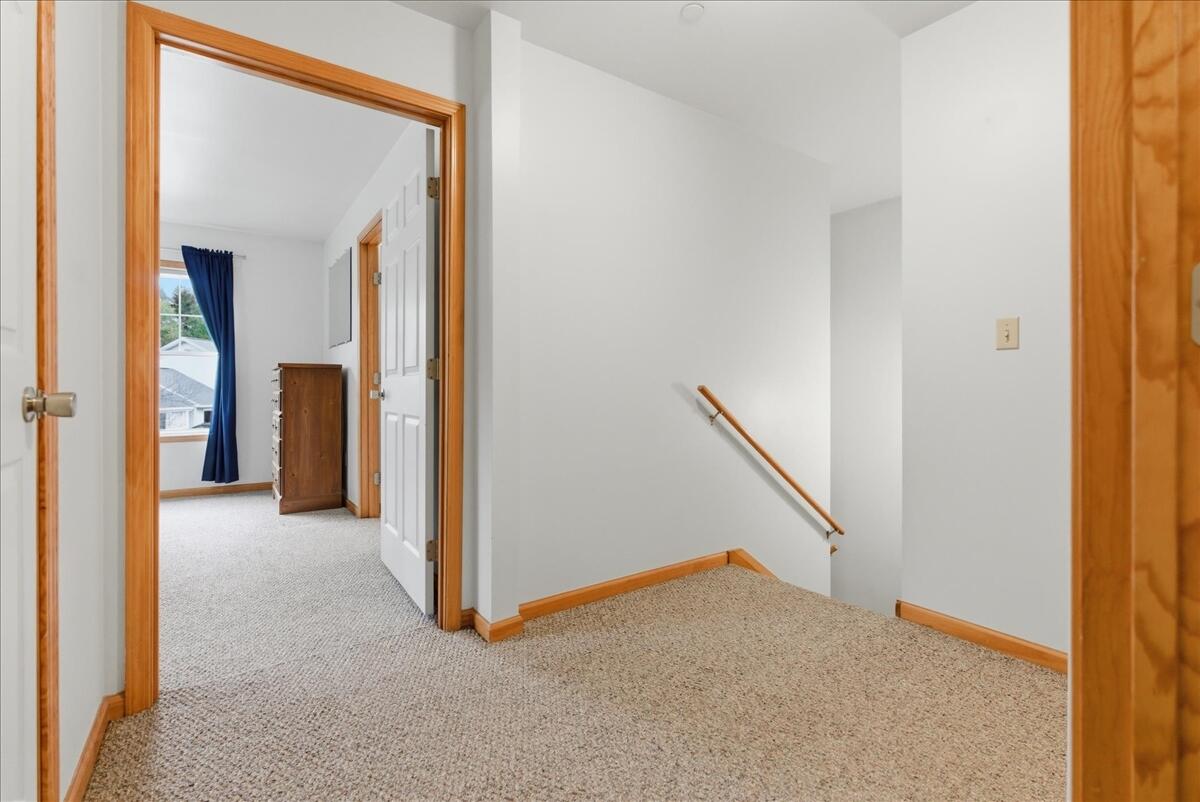 18 Beaver Pond Road, Unit 18 Brunswick, ME 04011 - Photo 35 of 62 35-interior_hallway