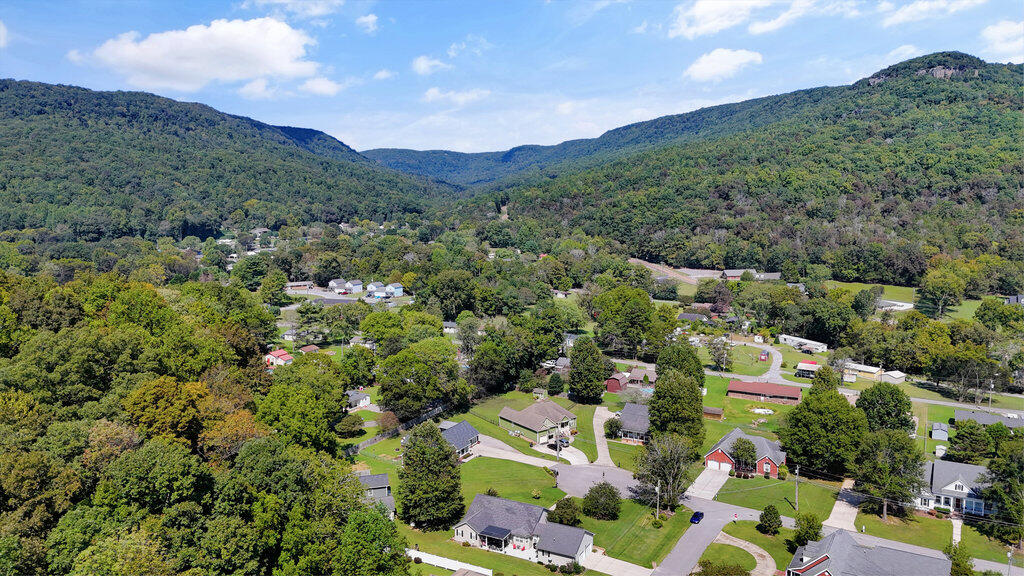 712 Kilgore Street Jasper, TN 37347 - Photo 42 of 52 042_dji_20250919115608_0179_d_460