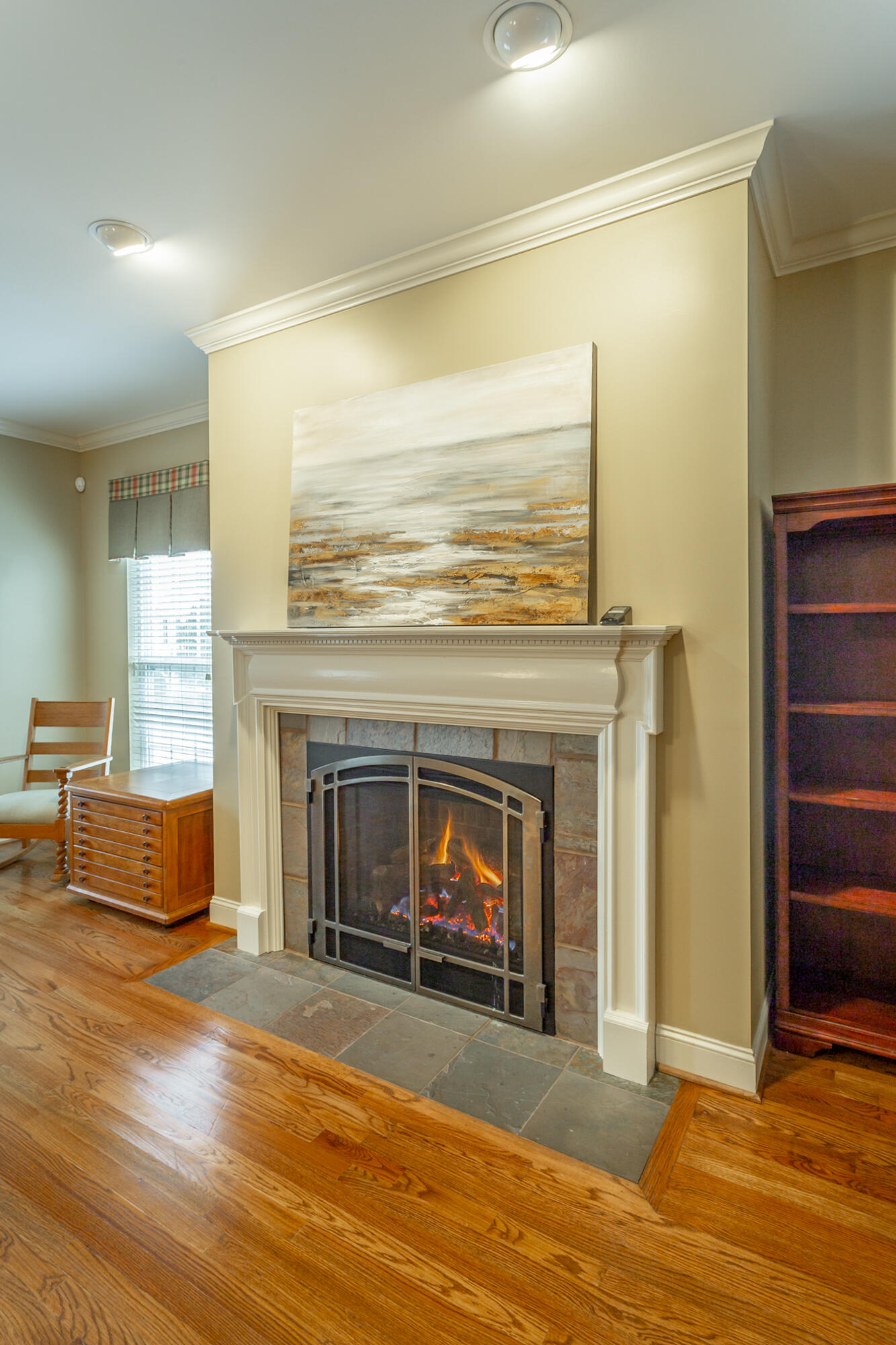 1046 Restoration Drive Chattanooga, TN 37421 - Photo 25 of 61 Custom Gas Log Insert