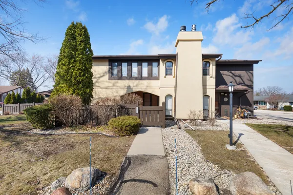 $259,900 | 5266 Somerset Lane South, Greenfield, WI 53221