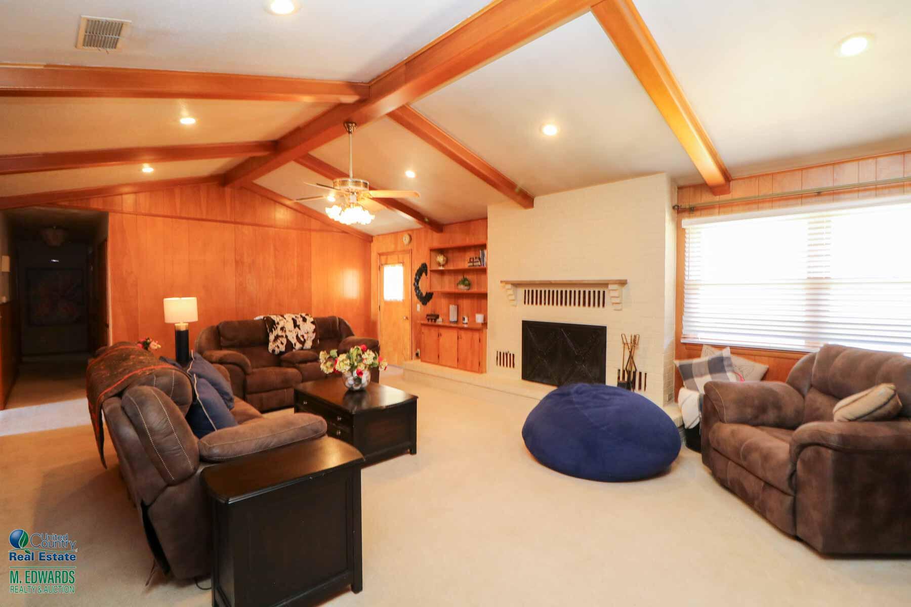 312 East 18th Street Littlefield, TX 79339 - Photo 8 of 14 Living Room 2