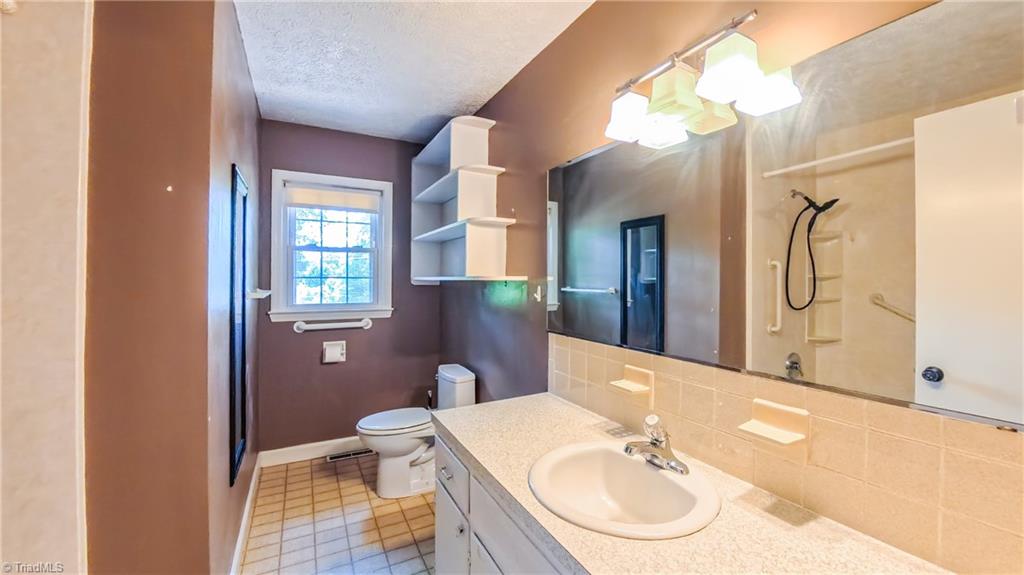 368 Shady Grove Road Eden, NC 27288 - Photo 17 of 32 Gallery Image 17