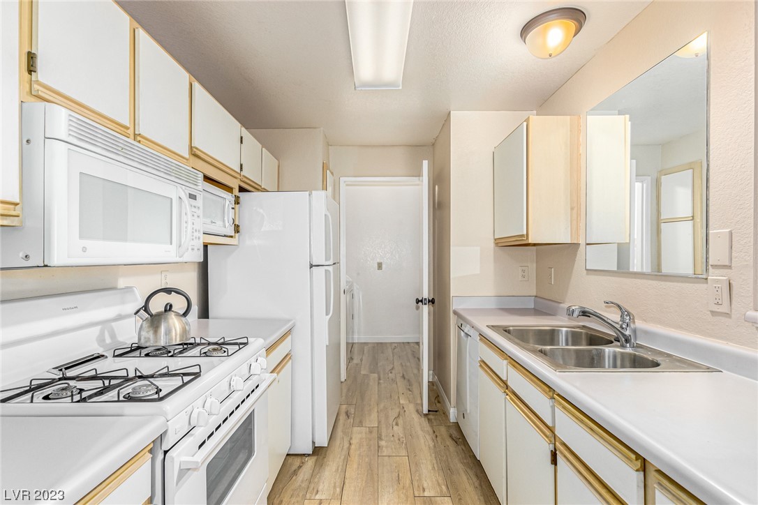 2200 South Fort Apache Road, Unit 2131 Las Vegas, NV 89117 - Photo 10 of 34